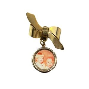 ✨Vintage Bow and Photo Brooch